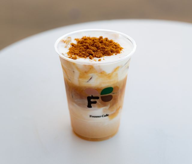 Lotus Einspanner topped with Biscoff crumble